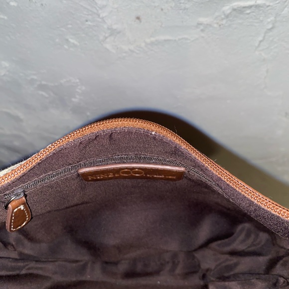 NINE CO. Ladies cross over bag - Picture 3 of 8